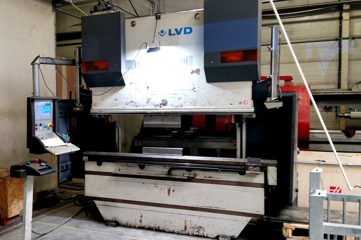 Élhajlítás LVD8025